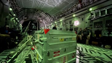 Houston, nous avons un astéroïde : la capsule d'échantillons OSIRIS-REx de la NASA arrive au Johnson Space Center