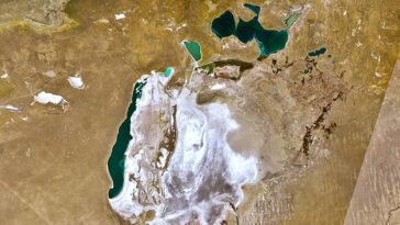 The rapidly-disappearing Aral Sea as seen from space; cc European Union, Copernicus Sentinel-3 imagery, modified, https://commons.wikimedia.org/wiki/File:Desertification_and_land_degradation_in_the_Aral_Sea_Region.jpg
