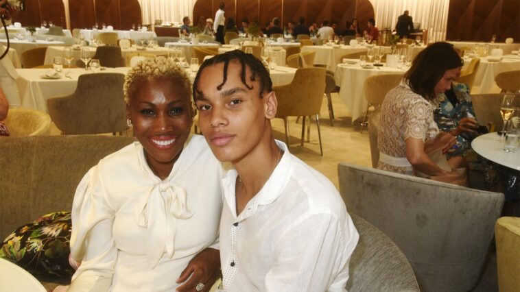 Le prince Albert célèbre le 20e anniversaire de son fils Alexandre Grimaldi avec un repas en plein air