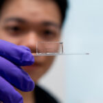 Plus fin que le photon lui-même – Les scientifiques inventent le plus petit moyen connu de guider la lumière Hanyu Hong Holding Material