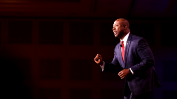 Tim Scott affirme que les candidats républicains se régalent de son célibat