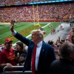 Trump et DeSantis jouent à l'offensive lors de la rivalité de football dans l'Iowa