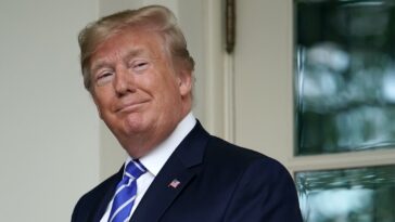 Une quatrième arrestation et une photo d'identité judiciaire se sont plutôt bien révélées pour les résultats financiers de Donald Trump