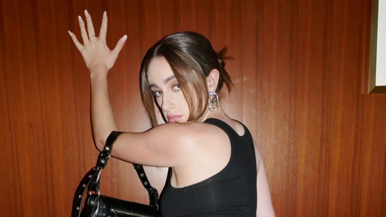 Rachel Sennott à propos du Subversive Power Dressing et de la gamme créative de Balenciaga Rachel Sennott à propos du Subversive Power Dressing et de la gamme créative de Balenciaga