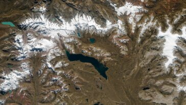 Beauté élevée : glaciers tropicaux et majestueuses montagnes arc-en-ciel du Pérou