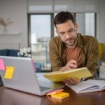 Défier les attentes : les chercheurs trouvent peu de preuves de tricherie lors des examens en ligne non supervisés Distanced Learning Student