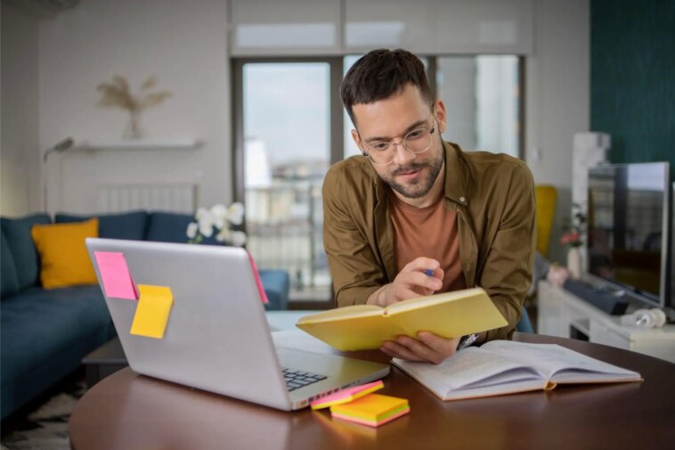 Défier les attentes : les chercheurs trouvent peu de preuves de tricherie lors des examens en ligne non supervisés Distanced Learning Student