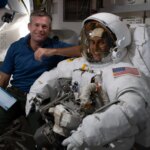 Expédition 70 : préparation à la sortie dans l'espace, recherche humaine et plomberie orbitale sur la station spatiale Andreas Mogensen, Loral O’Hara, and Jasmin Moghbeli