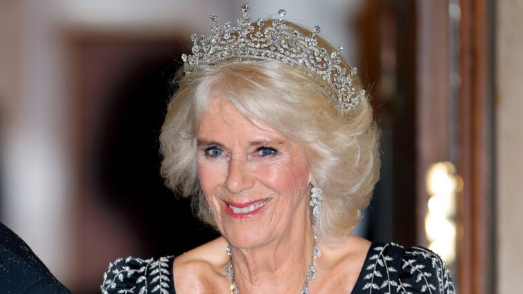 La reine Camilla rend hommage à la défunte reine lors d'un dîner au Mansion House