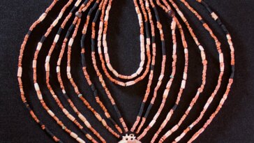 La tombe d'un enfant révèle un mystère ancien : un collier vieux de 9 000 ans redéfinit la culture néolithique