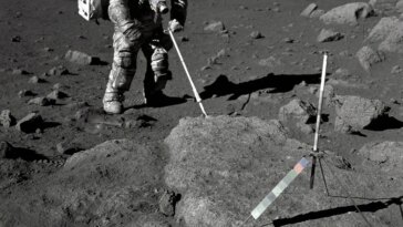 Les cristaux des roches lunaires d'Apollo révèlent le véritable âge de la Lune