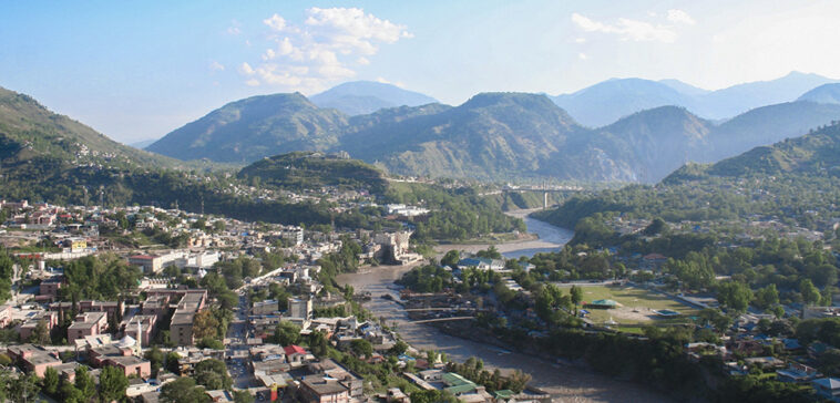 Manifestations en Azad Jammu-et-Cachemire : causes, impacts et voie à suivre Muzaffarabad in Pakistan-controlled Kashmir, modified, cc Sammee.mushtaq, https://commons.wikimedia.org/wiki/File:New_muzaffarabad_city_view.JPG