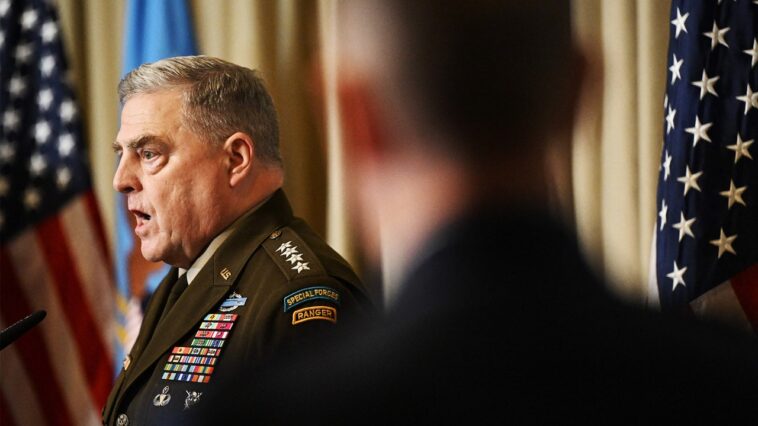 Mark Milley prend des précautions de sécurité après que Trump ait suggéré qu'il devrait être exécuté Mark Milley prend des précautions de sécurité après que Trump ait suggéré qu'il devrait être exécuté