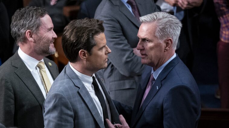 Matt Gaetz et Kevin McCarthy Fiddle (Combat contre les trolls en ligne) Pendant que Rome brûle (le gouvernement fédéral se prépare à fermer ses portes)