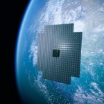 Menace d’origine humaine ?  Un satellite massif surpasse toutes les étoiles, sauf les plus brillantes