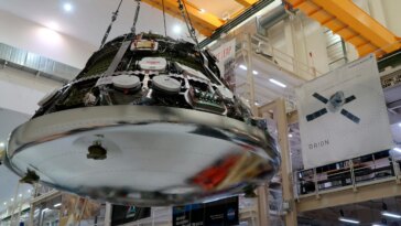 Progrès du vaisseau spatial Artemis II : l'équipage d'Orion et les modules de service réunis