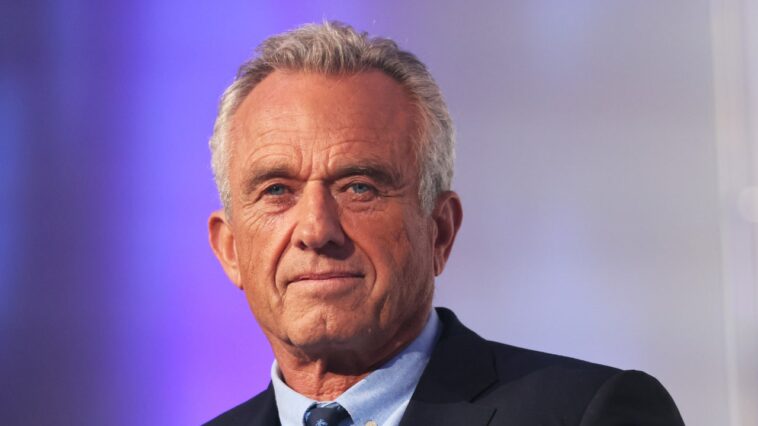 Robert F. Kennedy Jr., apparemment indifférent à la perspective d'aider à réélire Trump, envisage de se présenter comme indépendant : rapport