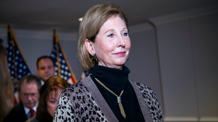 Sidney Powell plaide coupable d'avoir tenté d'annuler la défaite électorale de Trump en Géorgie et accepte de témoigner aux procès des coaccusés Sidney Powell plaide coupable d'avoir tenté d'annuler la défaite électorale de Trump en Géorgie et accepte de témoigner aux procès des coaccusés