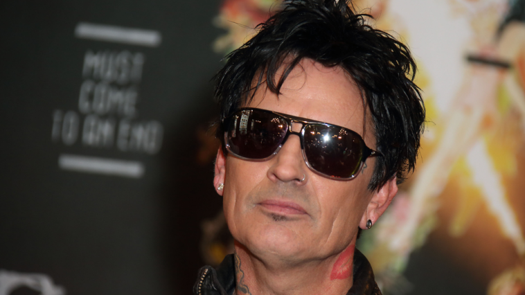 Tommy Lee buvait 2 gallons de vodka par jour
