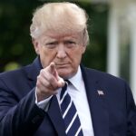 Trump a passé lundi à parler des baleines, du football et de la liste Forbes 400