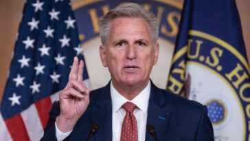 « Un très mauvais endroit » : Kevin McCarthy admet fondamentalement que son parti est un foutu total