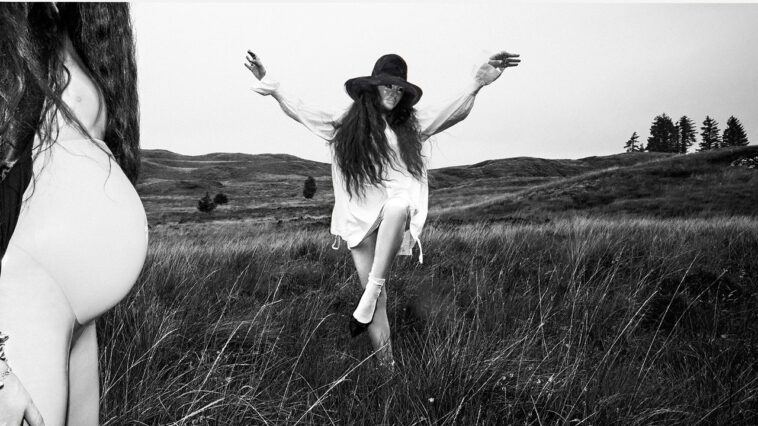 « Une sorte de renaissance, accompagnée d'un exorcisme » : la photographe Emma Summerton à propos de son nouveau spectacle « Une sorte de renaissance, accompagnée d'un exorcisme » : la photographe Emma Summerton à propos de son nouveau spectacle