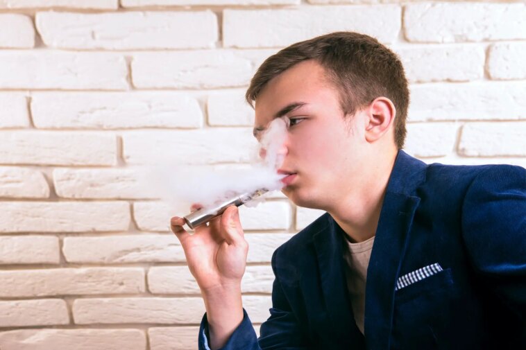 Vapotage et stress chronique : des scientifiques découvrent un lien inquiétant Teen Vaping eCigarette