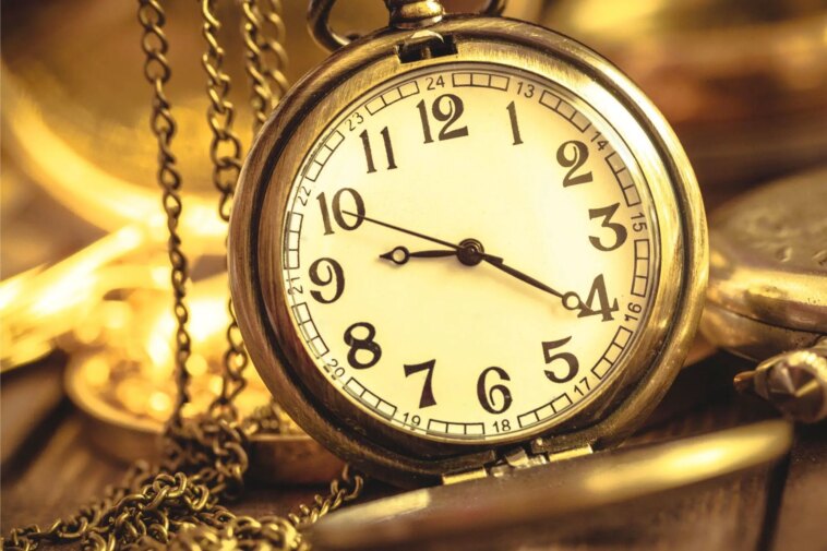 Vivez une vie saine plus longtemps – Le sulfure d’hydrogène est prometteur en tant que traitement thérapeutique pour vieillir en bonne santé Aging Time Clock Concept