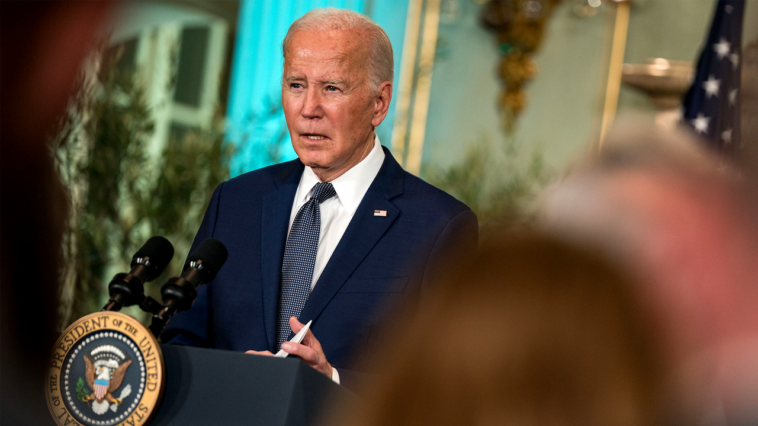 Ce que Joe Biden pourrait apprendre sur sa réélection auprès de l'un des gouverneurs les plus populaires d'Amérique