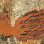Alerte rouge : les eaux sanguinolentes de la Terre révélées depuis l'espace