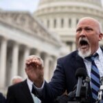 Chip Roy, membre du Congrès du GOP, déclare que le GOP est inutile. Dans son discours, les démocrates se transforment probablement en une publicité pour 2024 en ce moment Chip Roy, membre du Congrès du GOP, déclare que le GOP est inutile. Dans son discours, les démocrates se transforment probablement en une publicité pour 2024 en ce moment