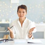 Des scientifiques découvrent une nouvelle façon plus efficace de coacher et d'inspirer Teacher Coach Woman