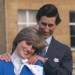 Ensemble de chemisier portrait de fiançailles de la princesse Diana mis aux enchères Ensemble de chemisier portrait de fiançailles de la princesse Diana mis aux enchères