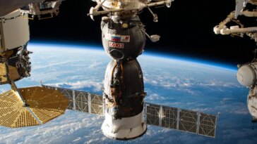 Esquiver le danger, embrasser la découverte : l'équipage de l'ISS déballe le dragon SpaceX après l'évasion des débris