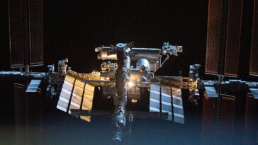 Faire progresser la biologie spatiale et les compétences des dragons alors que l'ISS célèbre ses 25 ans en orbite