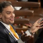 George Santos pourrait être expulsé du Congrès en raison d'un rapport éthique imminent, mais, soyons honnêtes, il ne le sera probablement pas.