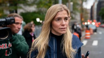 « Il m'a crié dessus il y a deux jours » : l'ancien assistant de Robert De Niro à la barre