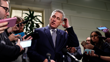 Kevin McCarthy révèle un nouveau niveau d'embarras en affirmant que l'Amérique n'a jamais acquis de terres par la guerre
