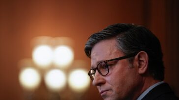 La lune de miel de Mike Johnson pourrait se terminer