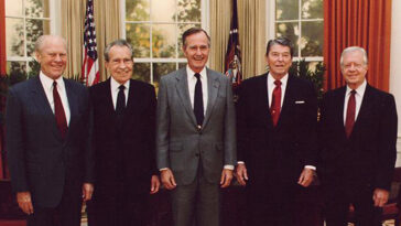 Beverly & Pack, cc modified, public domain, https://flickr.com/photos/walkadog/3202454347/in/photolist-5SZq78-2gRvN-bwzf8q-2kxMMky-4z3Bh5-4yYyFD-2kxNqMt-apzi1F-apBZiu-2gP3T-2kxNkLB-2kxMKXd-4716df-2kxMN3a-2kxNmqh-2kxJaTu-2kxMPvA-2kxNpeU-2kxJaxQ-apBZuE-2kxJ6EK-2kxJbox-2kxJ6PH-2kxMLsw-2kxMPV3-2kxJ9Sw-2kxMPa5-2kxMLY6-2kxNqvX-2kxMQgd-2kxMPQo-2kxJ8Tx-2kxMPK3-2kxMPBY-dBa6t6-2kxMQ9p-5Tj2eK