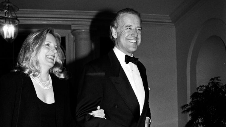 La première impression de Jill Biden sur Joe Biden ?  Carré en costume