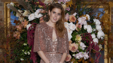 La princesse Béatrice porte une Kate Middleton et opte pour une robe scintillante