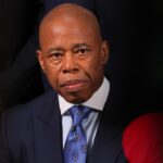 Le FBI saisit les téléphones et l'iPad d'Eric Adams alors que l'enquête sur la collecte de fonds de la campagne 2021 s'intensifie