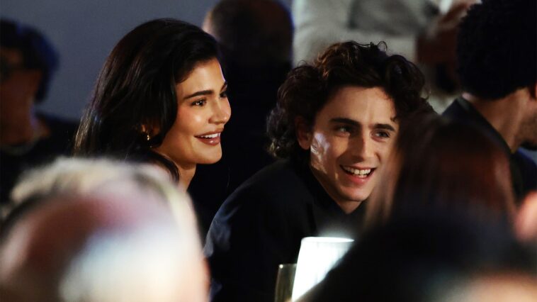 Le mercredi de Kylie Jenner a tout : Timothee Chalamet, une robe personnalisée et un prix