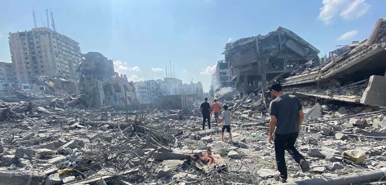 cc Wafa (Q2915969) in contract with a local company (APAimages)‏‏, modified, https://commons.wikimedia.org/wiki/File:Damage_in_Gaza_Strip_during_the_October_2023_-_27.jpg