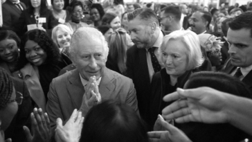 Le roi Charles célèbre son anniversaire et une nouvelle initiative caritative en visitant un garde-manger