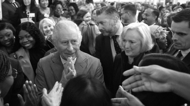 Le roi Charles célèbre son anniversaire et une nouvelle initiative caritative en visitant un garde-manger