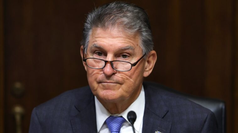 Le sénateur Joe Manchin qualifie Biden d’« extrême gauche » alors qu’il réfléchit à sa candidature à la présidentielle Le sénateur Joe Manchin qualifie Biden d’« extrême gauche » alors qu’il réfléchit à sa candidature à la présidentielle