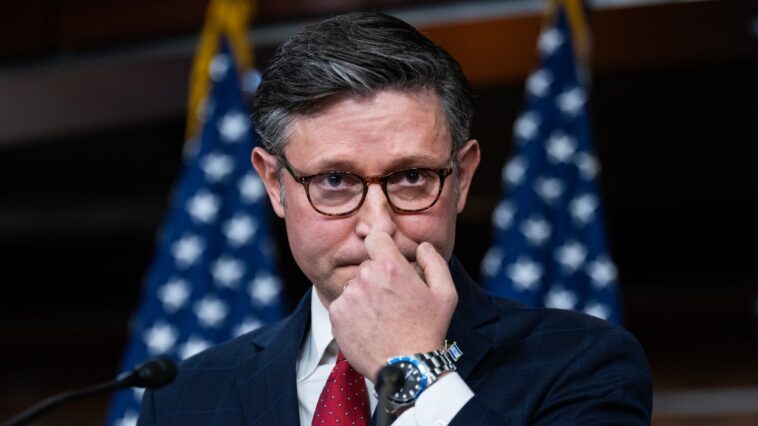 Les Républicains ont évité une fermeture, mais la Chambre est toujours un spectacle de merde