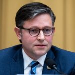 Les amis de l'épouse de Mike Johnson disent qu'elle a été injustement vilipendée pour ses opinions extrêmement anti-LGBTQ+